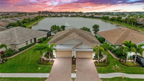 14606 Edgewater Cir, Naples, FL 34114