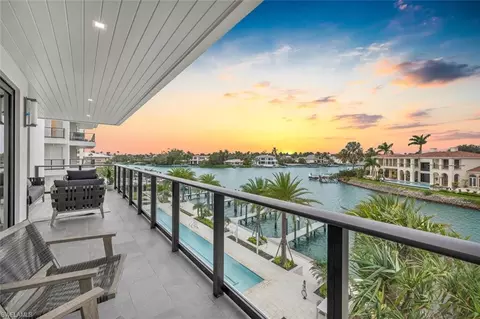 1820 Gulf Shore Blvd N #304, Naples, FL 34102