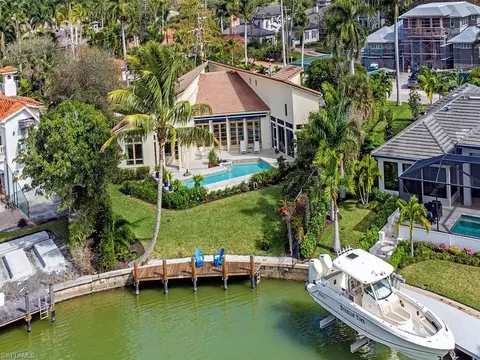2397 Beacon Ln, Naples, FL 34103