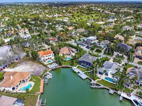 2397 Beacon Ln, Naples, FL 34103 photo 25