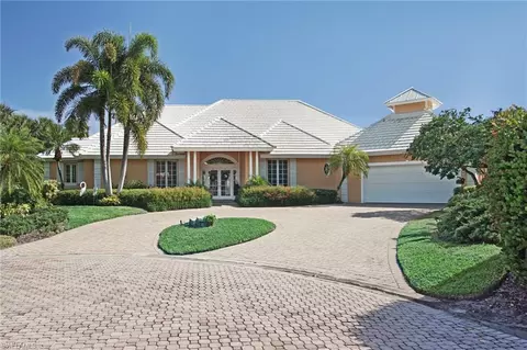 692 Ardmore Ln, Naples, FL 34108