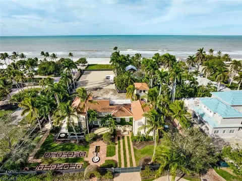 17 7th Ave S, Naples, FL 34102