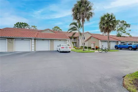 5863 Cobblestone Ln #F106, Naples, FL 34112