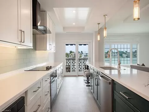 4000 Gulf Shore Blvd N #600, Naples, FL 34103