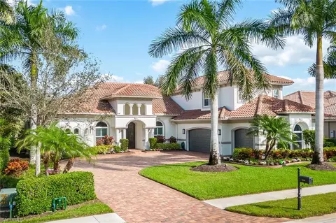 7818 Classics Dr, Naples, FL 34113