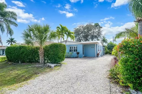576 103rd Ave N, Naples, FL 34108