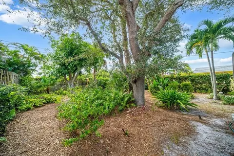 576 103rd Ave N, Naples, FL 34108 photo 9