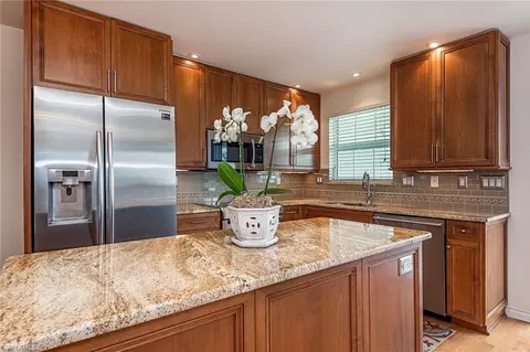 1900 Alamanda Dr #304, Naples, FL 34102 photo 3