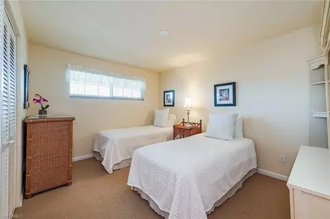 1900 Alamanda Dr #304, Naples, FL 34102 photo 8