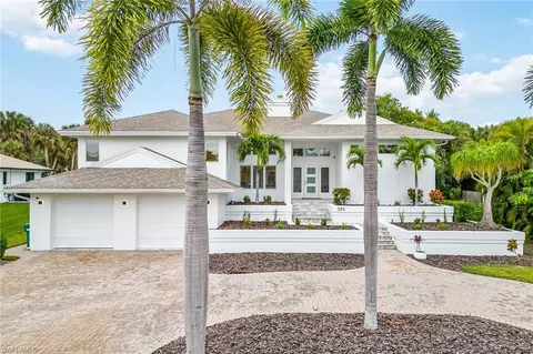 380 Sharwood Dr, Naples, FL 34110