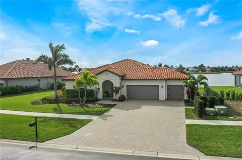 2128 Grove Dr, Naples, FL 34120
