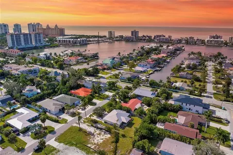519 95th Ave N, Naples, FL 34108