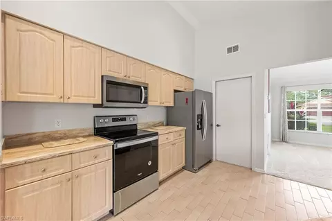 Kitchen - 511 Ibis Way, Naples, FL 34110 photo 3 of 4