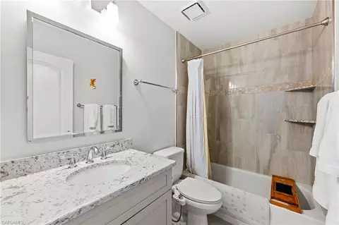 Bath - 511 Ibis Way, Naples, FL 34110 photo 4 of 4