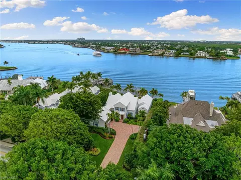 901 Galleon Dr, Naples, FL 34102