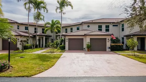 800 Diamond Cir #806, Naples, FL 34110