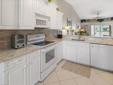 2810 Cypress Trace Cir #. 2127, Naples, FL 34119