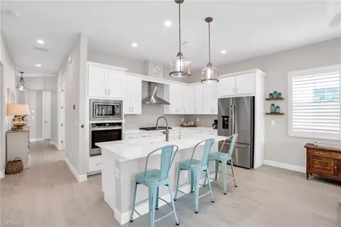 9212 Cayman Dr, Naples, FL 34114