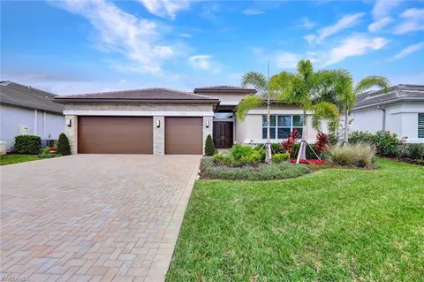 11687 Periwinkle Dr, Naples, FL 34120