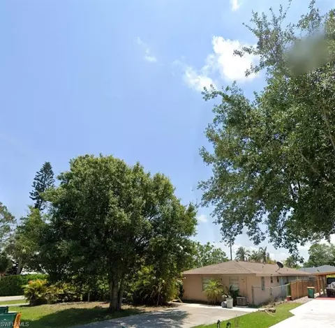 696 102nd Ave N, Naples, FL 34108