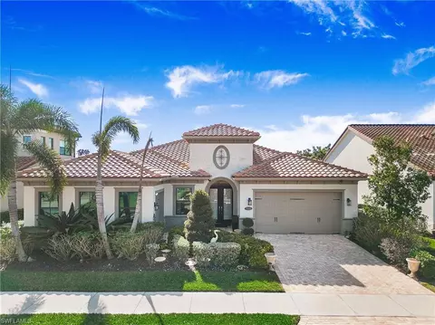 9322 Glenforest Dr, Naples, FL 34120