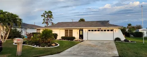 4205 SE 1st Ct, Cape Coral, FL 33904