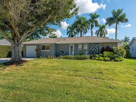 558 W Valley Dr, Bonita Springs, FL 34134
