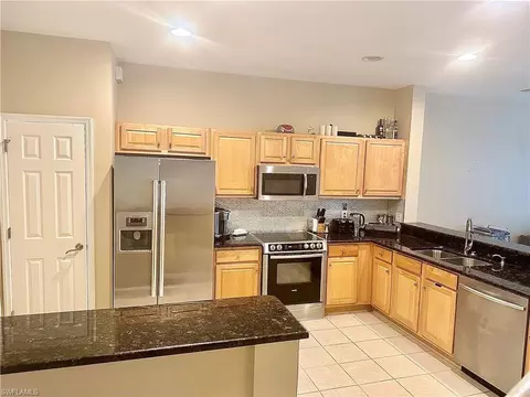 940 Hampton Cir #85, Naples, FL 34105 photo 7