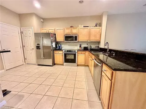 940 Hampton Cir #85, Naples, FL 34105 photo 8