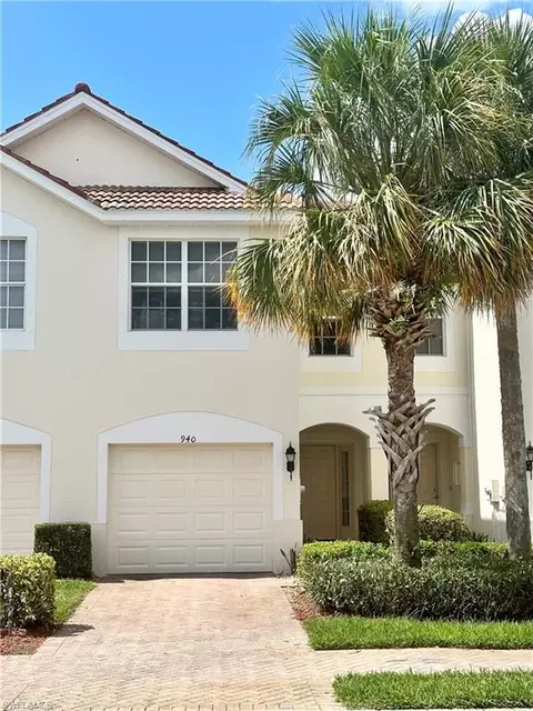 940 Hampton Cir #85, Naples, FL 34105 photo 2