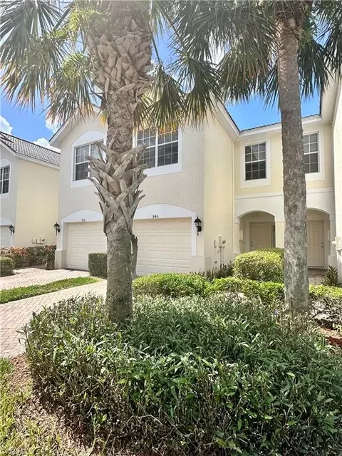 940 Hampton Cir #85, Naples, FL 34105 photo 3