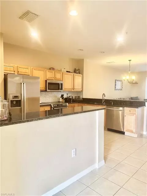 940 Hampton Cir #85, Naples, FL 34105 photo 5
