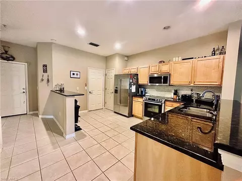 940 Hampton Cir #85, Naples, FL 34105 photo 9