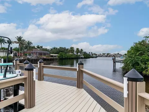 199 Cays Dr, Naples, FL 34114