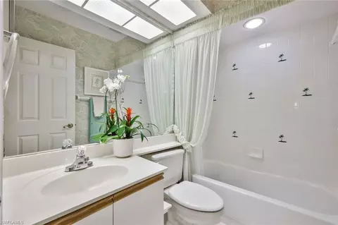 Bath - 21713 Sungate Ct, Estero, FL 33928 photo 2 of 2
