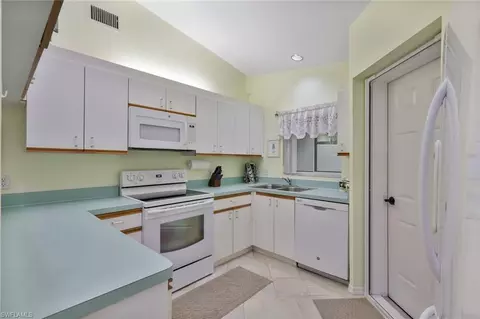 Kitchen - 21713 Sungate Ct, Estero, FL 33928 photo 2 of 2