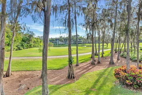 101 Clubhouse Ln #279, Naples, FL 34105