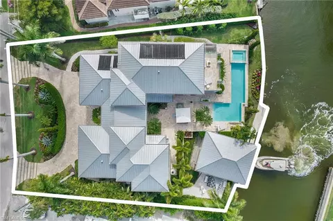 2290 Tarpon Rd, Naples, FL 34102