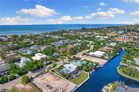 1673 3rd St S, Naples, FL 34102