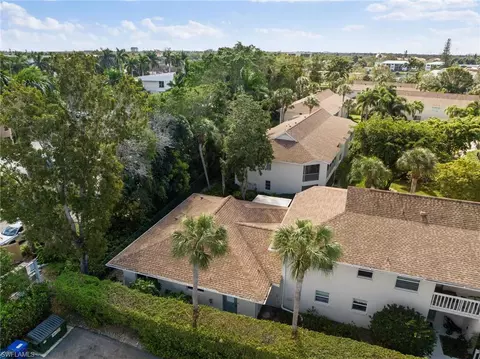 View/Area - 3200 Binnacle Dr #I1, Naples, FL 34103 photo 2 of 5
