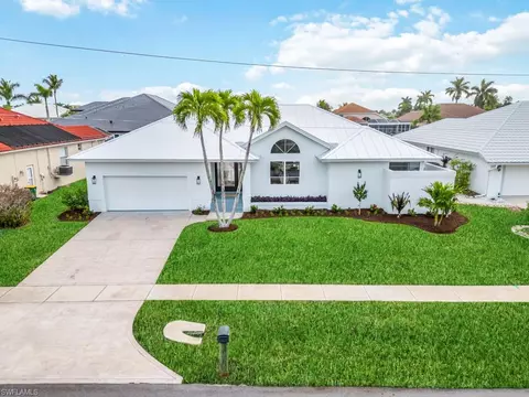 527 Bradford Ct, Marco Island, FL 34145