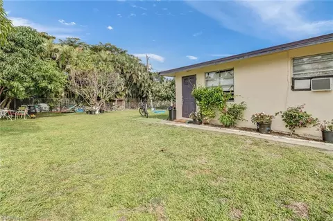 5325 Gilchrist St, Naples, FL 34113