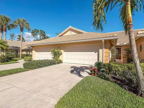 992 Marblehead Dr #M-2, Naples, FL 34104