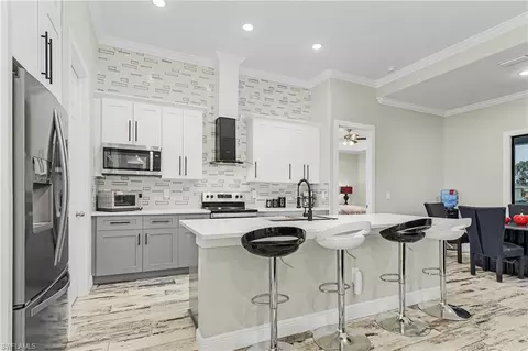 317 NE 29th Ter, Cape Coral, FL 33909