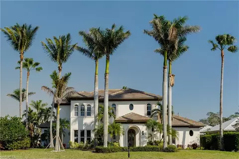 10882 Vanderbilt Dr, Naples, FL 34108
