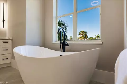 10882 Vanderbilt Dr, Naples, FL 34108 photo 25