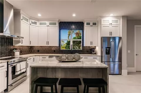 10882 Vanderbilt Dr, Naples, FL 34108 photo 5