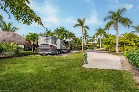 13507 Snook Cir, Naples, FL 34114