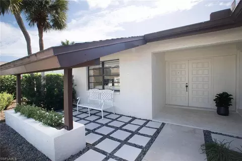 190 Round Key Cir, Naples, FL 34112 photo 2