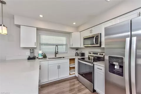 586 98th Ave N, Naples, FL 34108 photo 2
